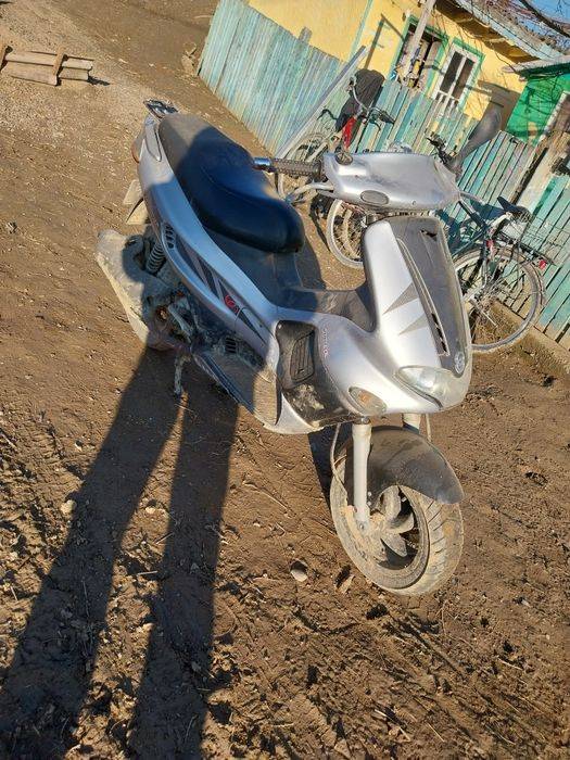 Vând scutere stare buna de functionare am si carte de imatriculare