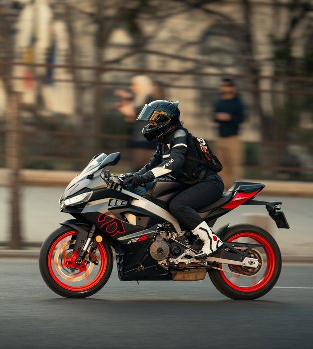 De vânzare Aprilia RS 457 (model 2024 Prismatic Dark)