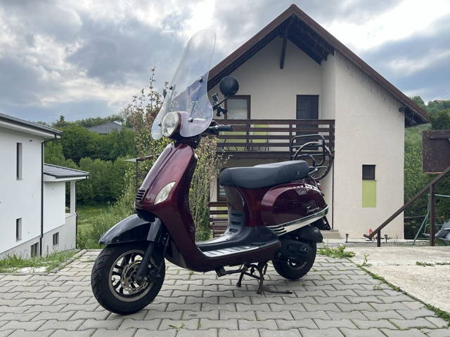 Vând scuter Razzo(vespa,yamaha,riva)