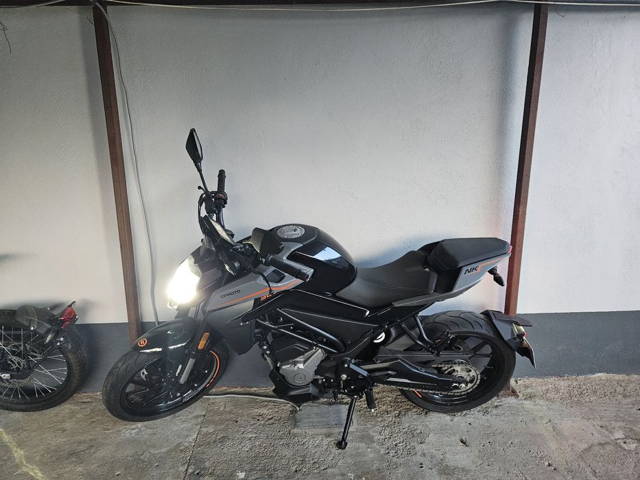 CF MOTO 300NK 2023 Noua!! 1639km Garanție 2028 !!