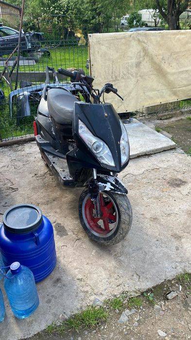 Vând scuter  de 49