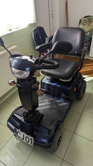 Vând scuter/carucior mobilitate cu baterii noi