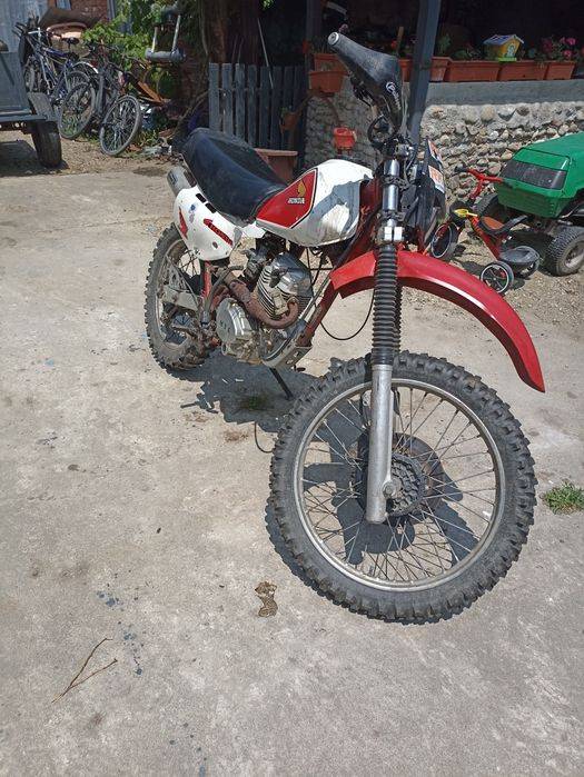 Vând cross honda 250 CC cu motor de schimb
