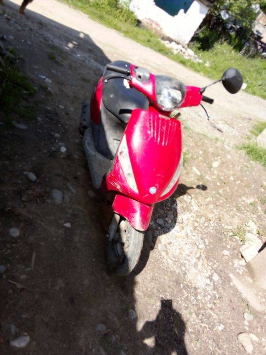 Văd motoreta in stare buna