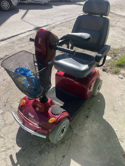 Vand carut pentru persoanele cu dizabilitati