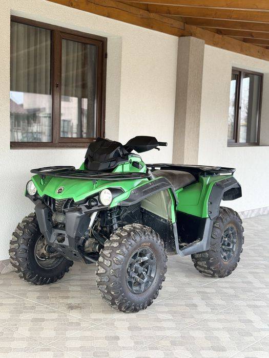 Vand sau schimb atv can am outlander