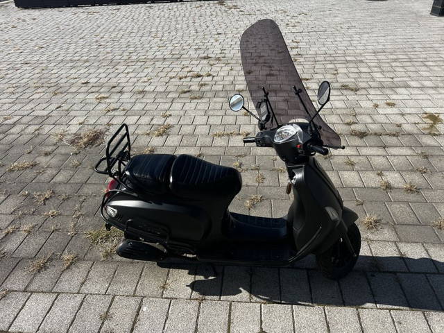 Scuter DTS Milano R model Vespa