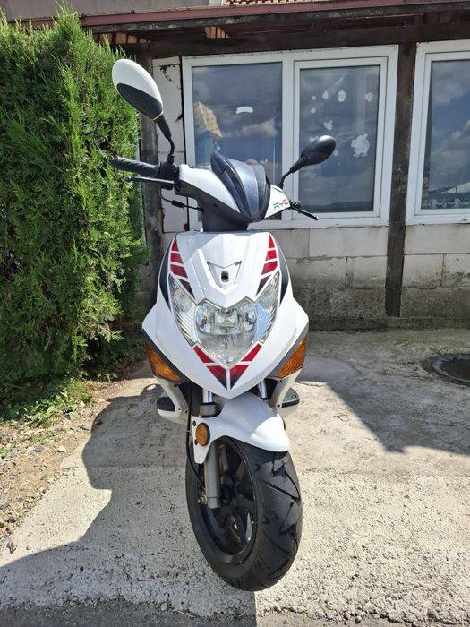 Vând scutere de 49cc