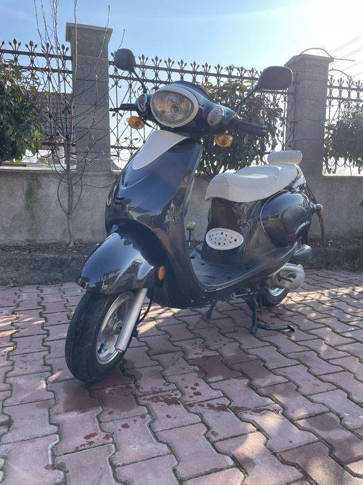 Scuter Dado Motors