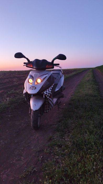 Vând scuter de 49cc