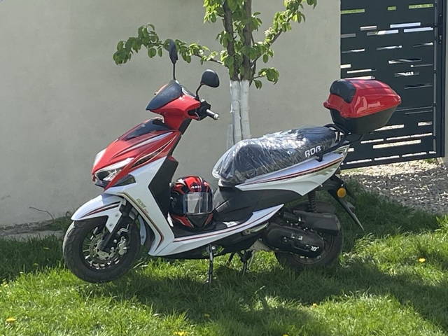 Vand Scuter 2024  Nou cu Garantie 24 de luni    Euro 5  Pret 1650€