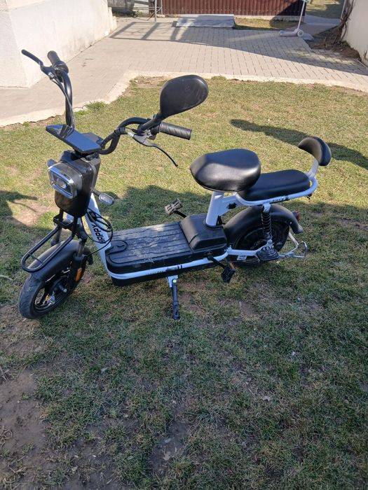 Vând scuter electric