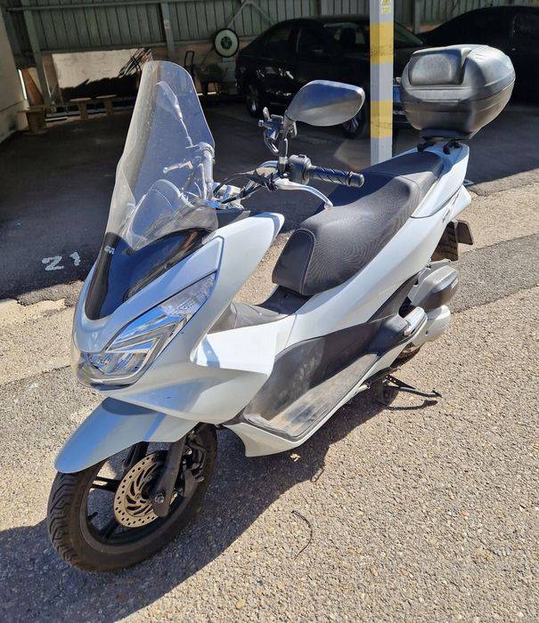 Scuter Honda PCX 150 cmc categoria A2 sau A