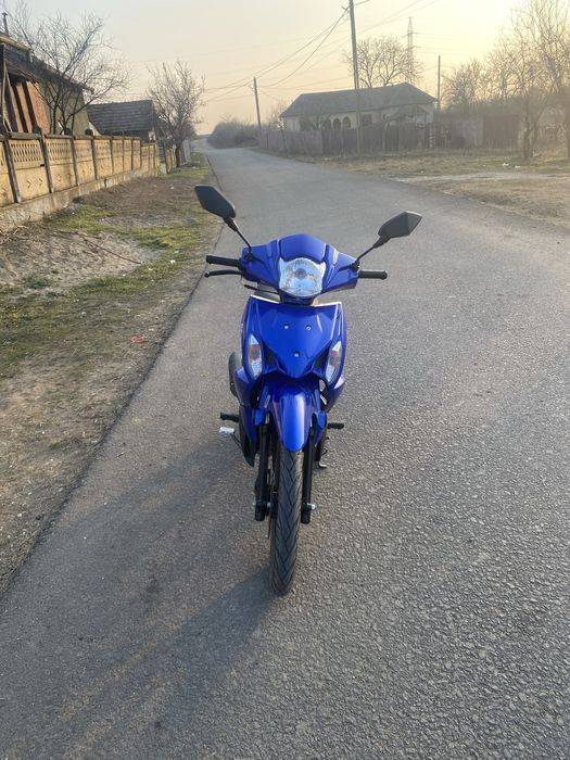 Motocicleta revolt 125cc