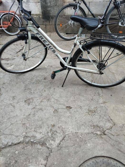 Vind bicicleta buna in stare buna