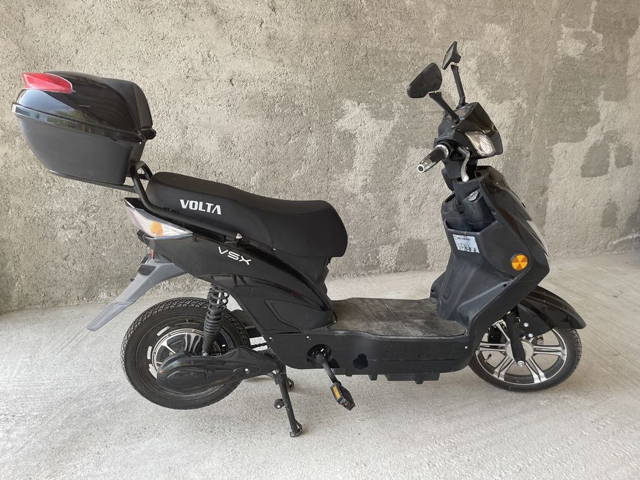 Scuter electric pe baterie