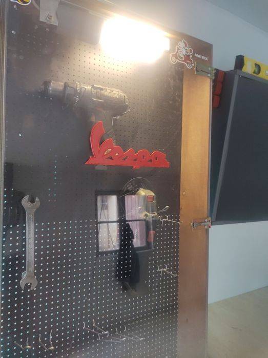 Dulap pentru scule cu neon Vespa