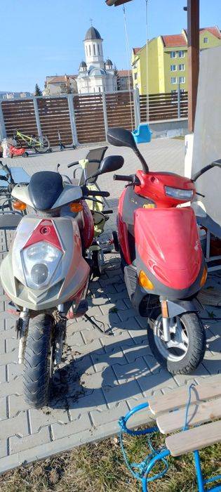 vand 2 scutere 49cc