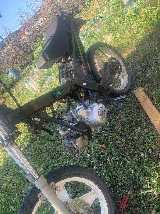 Vând cross de 110cu motor de ATV