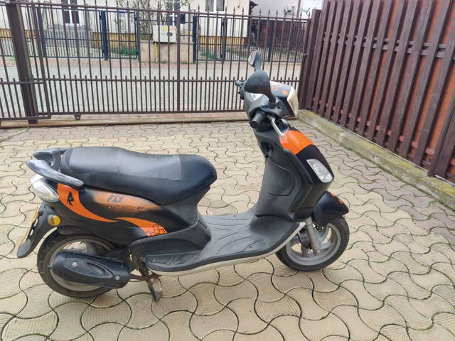 Vand scuter Piaggio Fly 49cmc