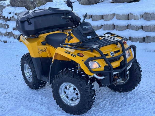 Vând Can-Am outlander 800 Bombardier xt