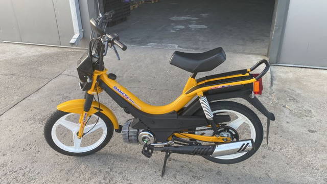 Vand moped Manet Korado