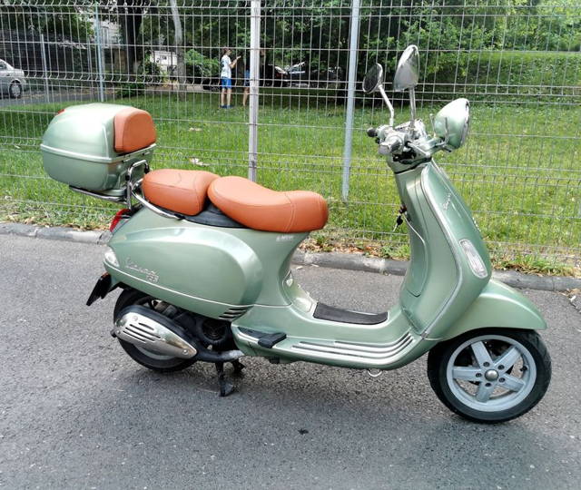 Piaggio Vespa LVX 125