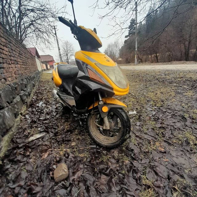 Vând scuter 80cc cu acte