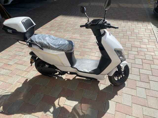 Scuter Electric Fara Permis RKS