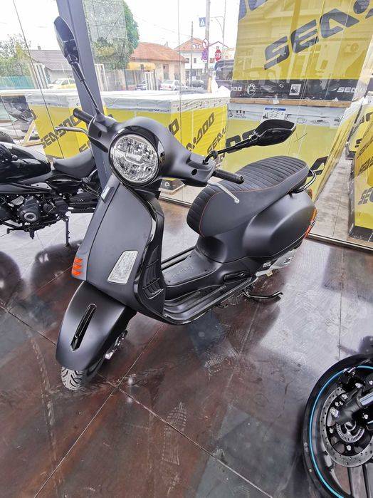 Scuter Vespa GTS Super Sport 2024