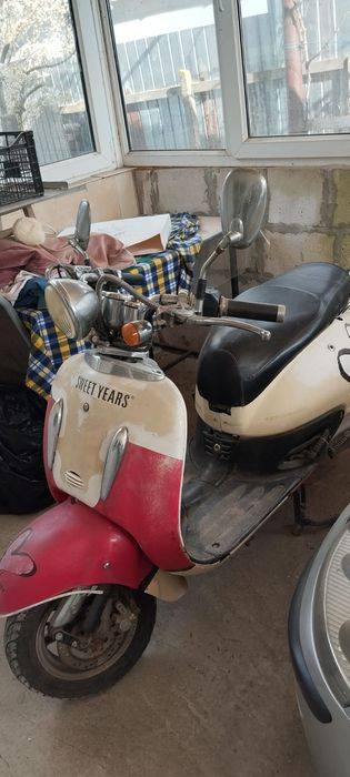 Vând scuter piaggio vespa