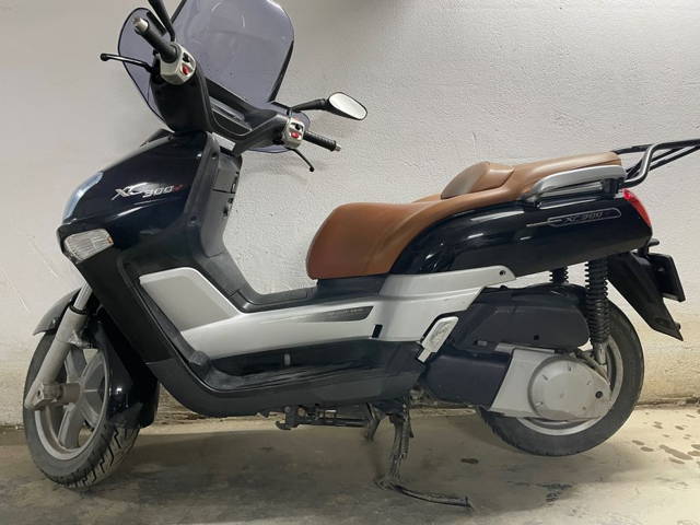 Scuter Motocicleta yamaha motor 300 cmc