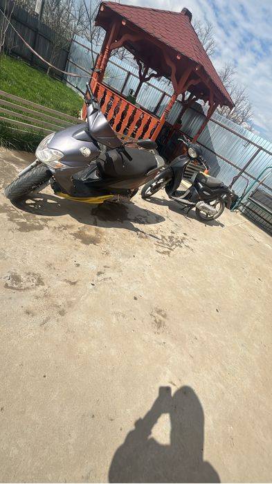 Vand doua scutere sau schimb pe un cross sau atv