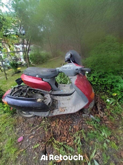 VÂND 2 SCUTERE Piaggio Sfera pentru piese sau reparat