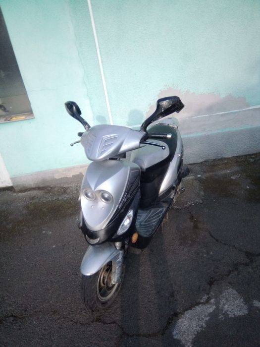 Vând scuter 49cc