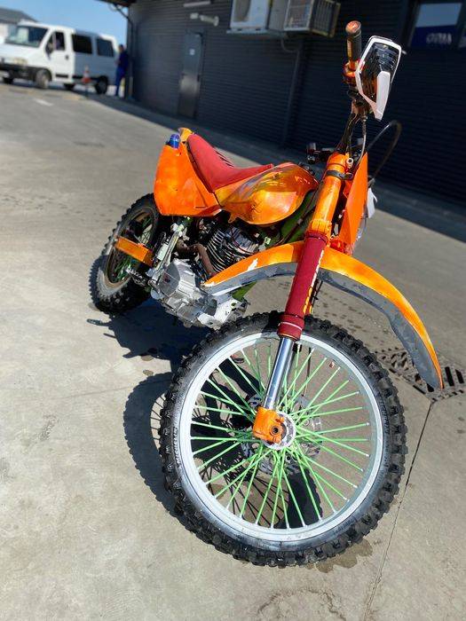 Vând cross 250 cc