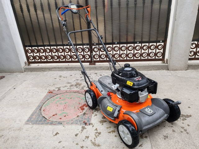Mașină tuns iarba, Husqvarna, Germania