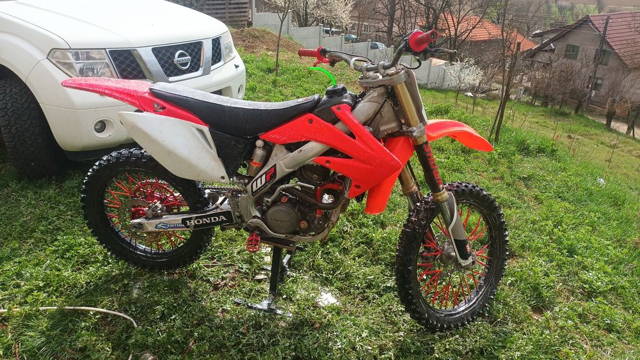 Vând cross honda crf250r