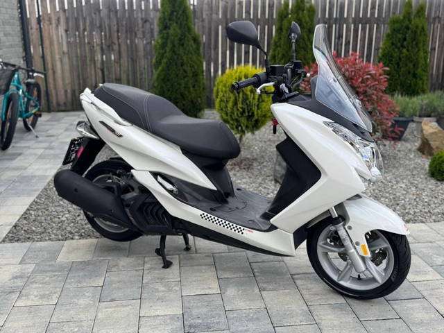 Yamaha Majesty 125  nu pcx 125 n max 125
