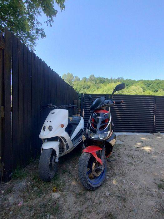Vând sau schimb 2 scutere!