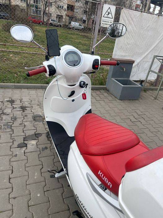 Scuter 125 cm3 Kuba Briiliant alb 2024 bord digital portbagaj Glovo