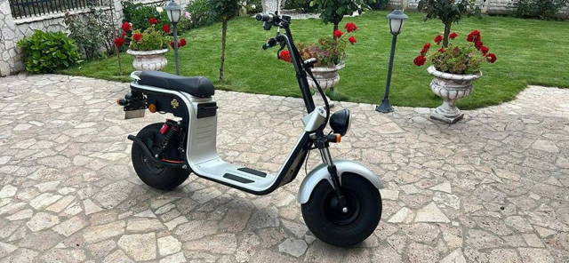 Vand scuter electric