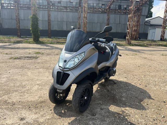 Piaggio mp3 400 LT se conduce cu cat B