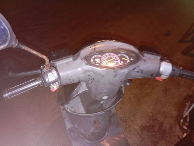 Vând sau schimb Peugeot de 49cc pornește la buton arata impecabil