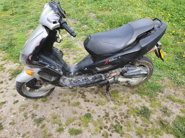Vând scuter Peugeot
