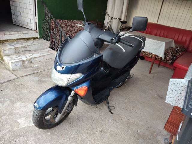 Vând scuter  Suzuki !