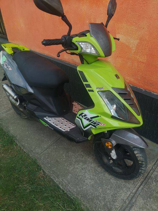 Vand scuter Explorer GT 50, arata foarte bine.