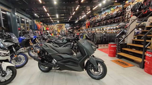 Yamaha XMax 300  model 2025 nou 0km pret PROMO- prin EST BIKE Campina