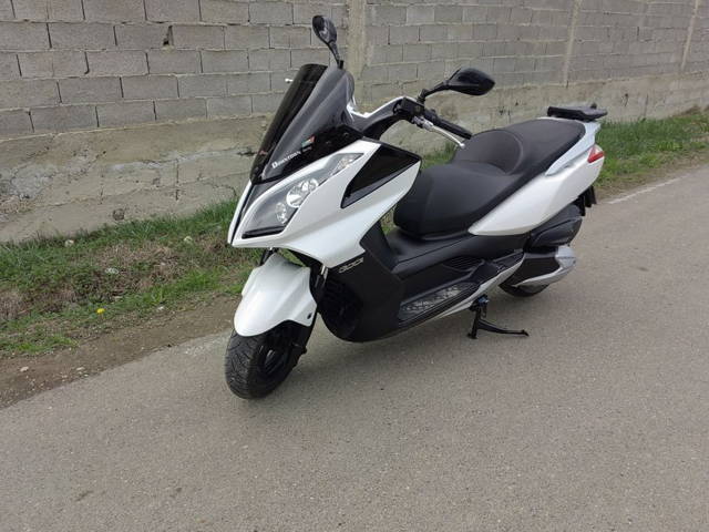 Kymco Downtown 300  kawasachi