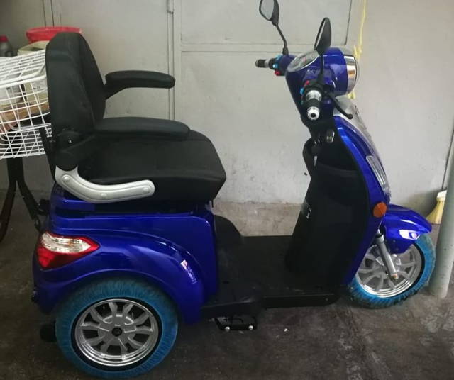 Vand scuter persoane cu probleme